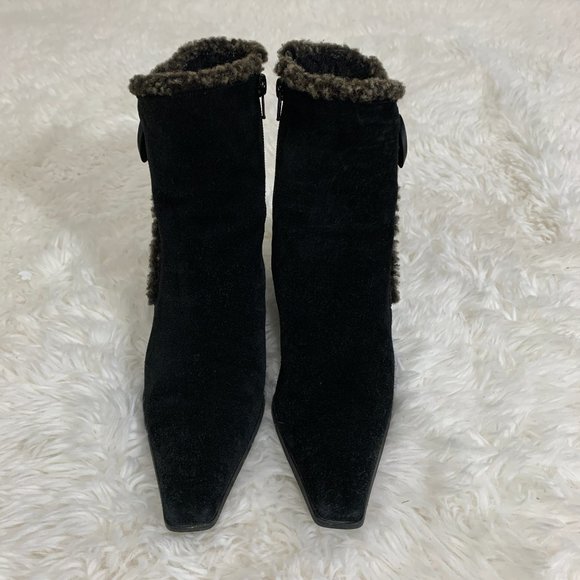 Elegant Black Suede Ankle Boots with Fur Trim - Picture 6 of 15